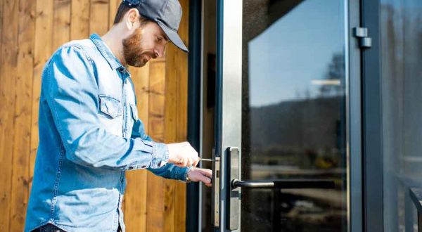 Commercial-locksmith-in-Cerritos